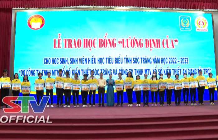 Trao học bổng Lương Định Của cho 536 học sinh, sinh viên tiêu biểu tỉnh Sóc Trăng, năm học 2022 - 2023