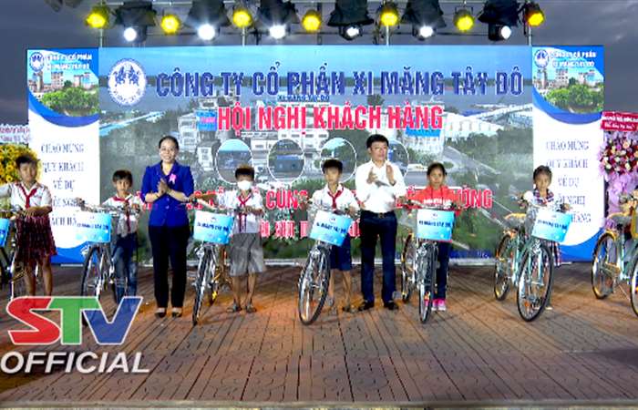 Công ty CP Xi măng Tây Đô tặng quà cho hộ nghèo, học sinh nghèo hiếu học tỉnh Sóc Trăng 
